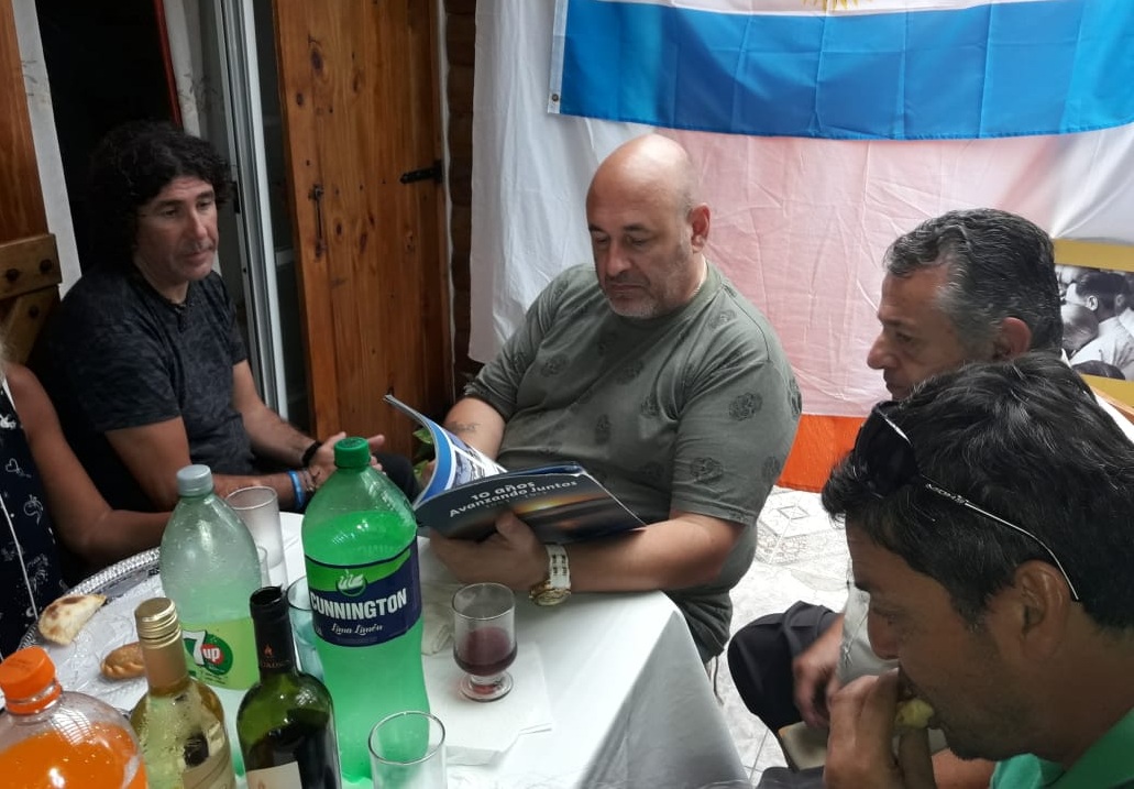 ESTE DOMINGO: Santiago Cuneo mantuvo un almuerzo íntimo con dirigentes del PJ en medio de su carrera política por la gobernación bonaerense