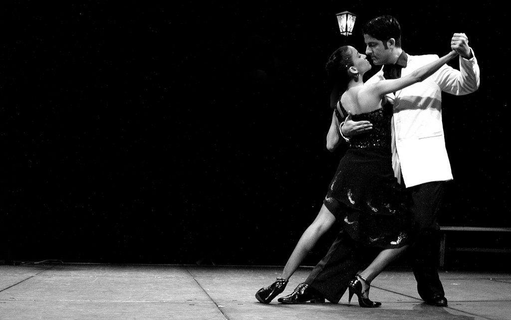 Clases abiertas de tango en el Espacio Joven a cargo de la profesora Anahí Martínez