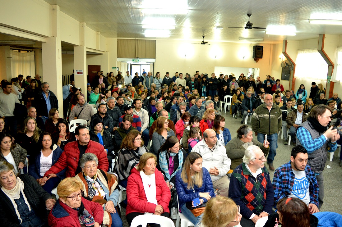 A sala llena, Jorge Paredi presentó a sus candidatos y propuestas en el Centro de Jubilados de Coronel Vidal