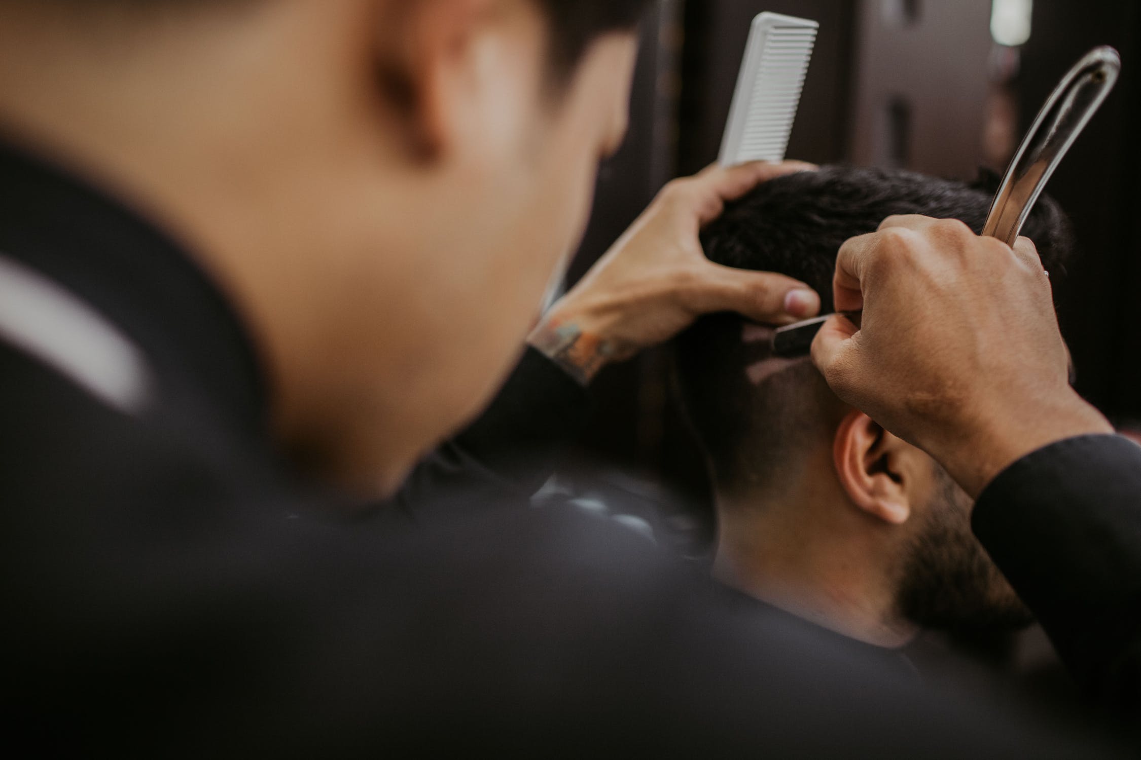 Con muchas medidas de seguridad, los peluqueros y barberos podrán volver a trabajar