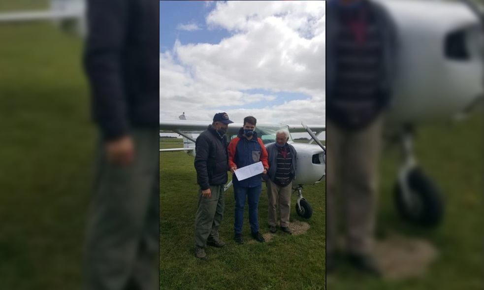 Cuatro pilotos recibieron sus nuevas “Alas de Aviadores Civiles” en Coronel Vidal