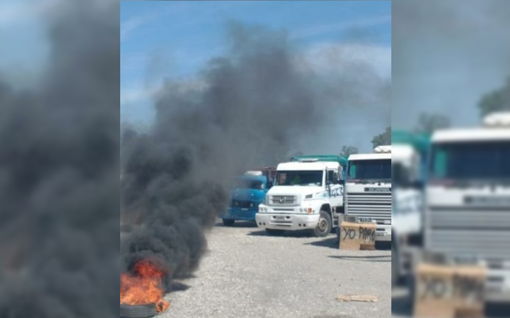 Camioneros de Coronel Vidal protestan pacíficamente en la Autovía 2 en reclamo de mejoras en la tarifa