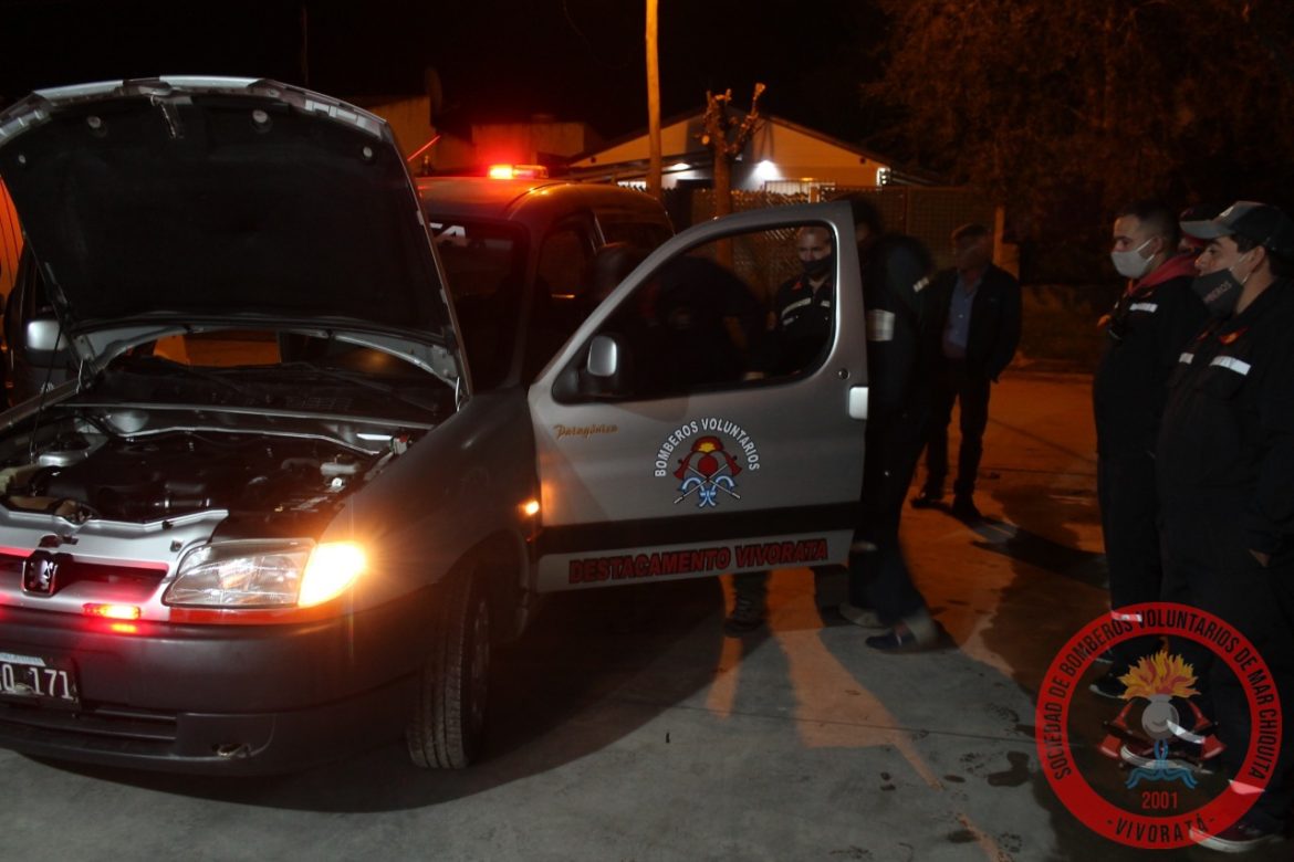 Bomberos restauró una camioneta para el cuartel de Vivoratá