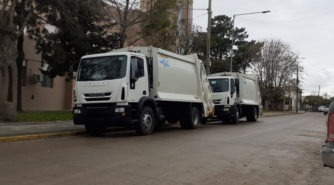 El municipio adquirió con fondos propios dos camiones recolectores 0Km, uno para el mediterráneo y otro para la costa