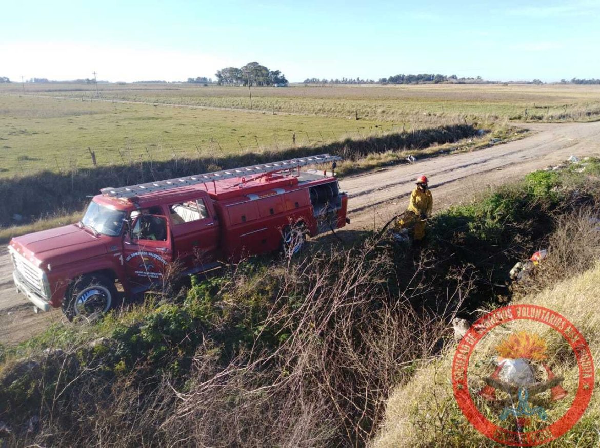 Los bomberos de Coronel Vidal debieron intervenir en el basural por un incendio