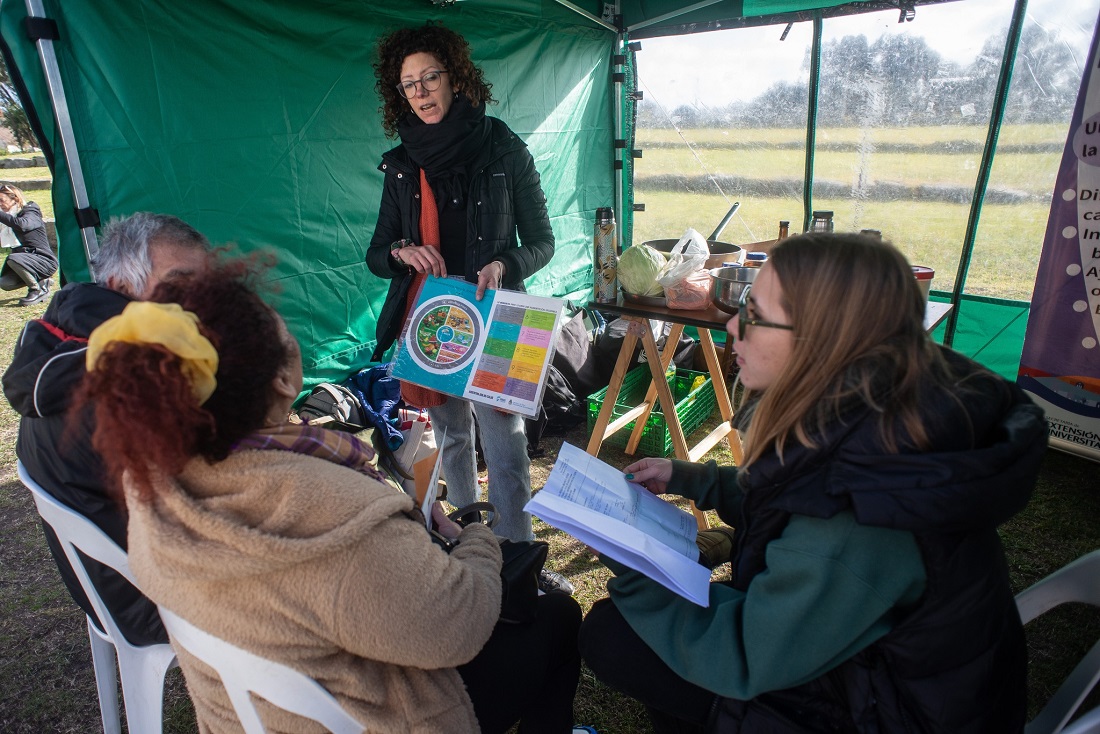 La Escuela va al Barrio: Carpa Promover Salud en Mar de Cobo