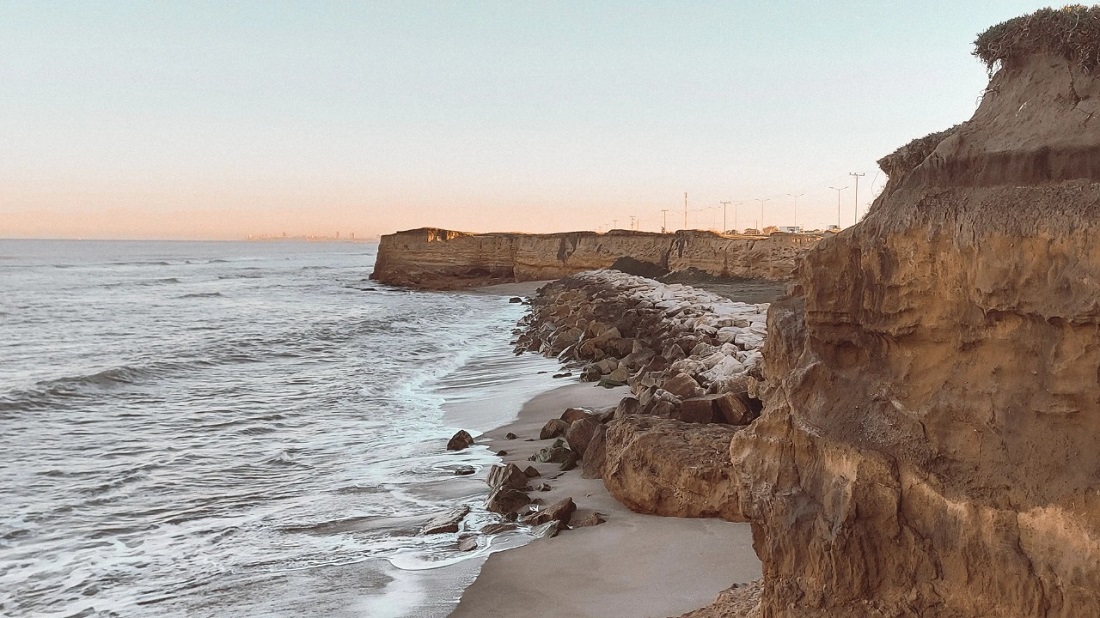 Apuntan contra el municipio de Mar del Plata tras el derrumbe del acantilado que causó la muerte de un turista español