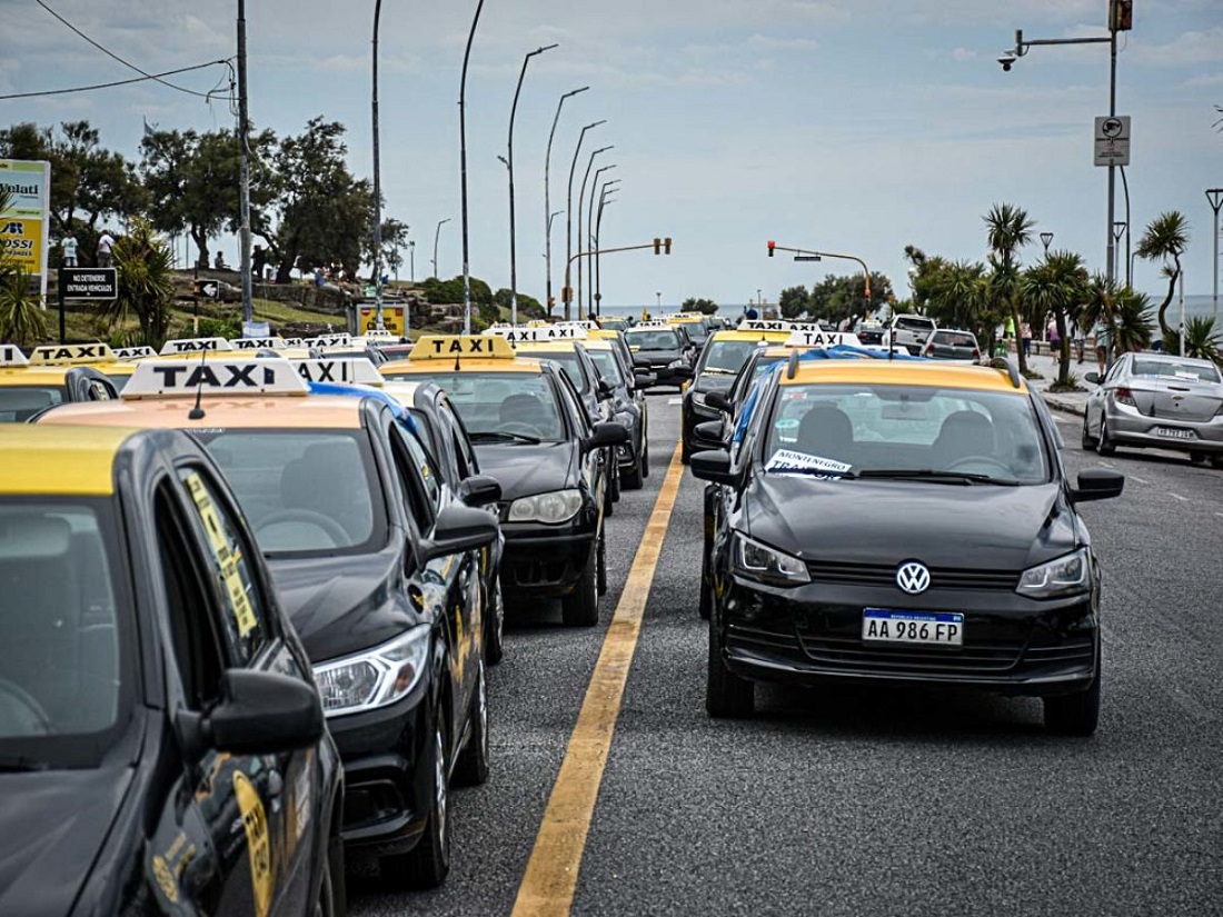 Mar del Plata: Gran cantidad de taxistas protestaron contra Uber y Cabify en los premios Estrella de Mar
