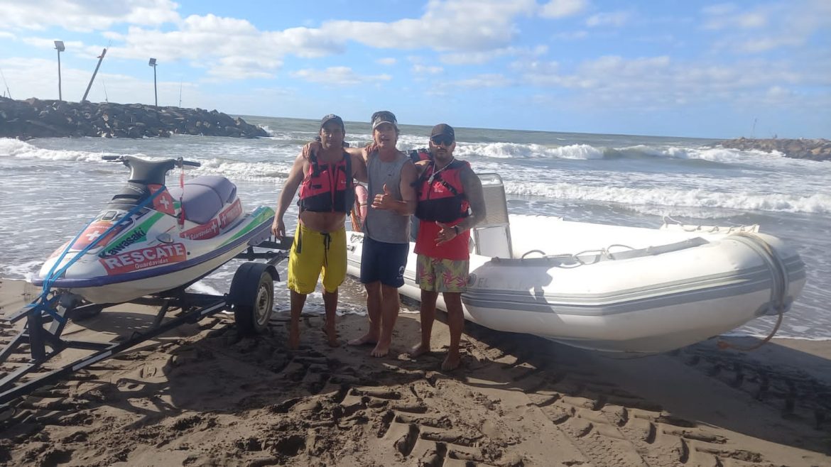 Guardavidas: se incorporó una moto de agua, un semirrígido y kits de handies para el operativo de seguridad en playa