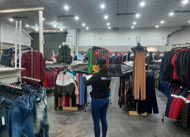 Falsificación de marcas: Prefectura allanó comercios en Campana, Dolores, Roque Pérez y Monte
