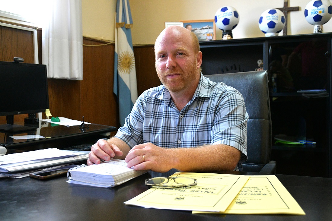 El intendente Wischnivetzky anunció que los agentes municipales percibirán el aguinaldo el miércoles 20
