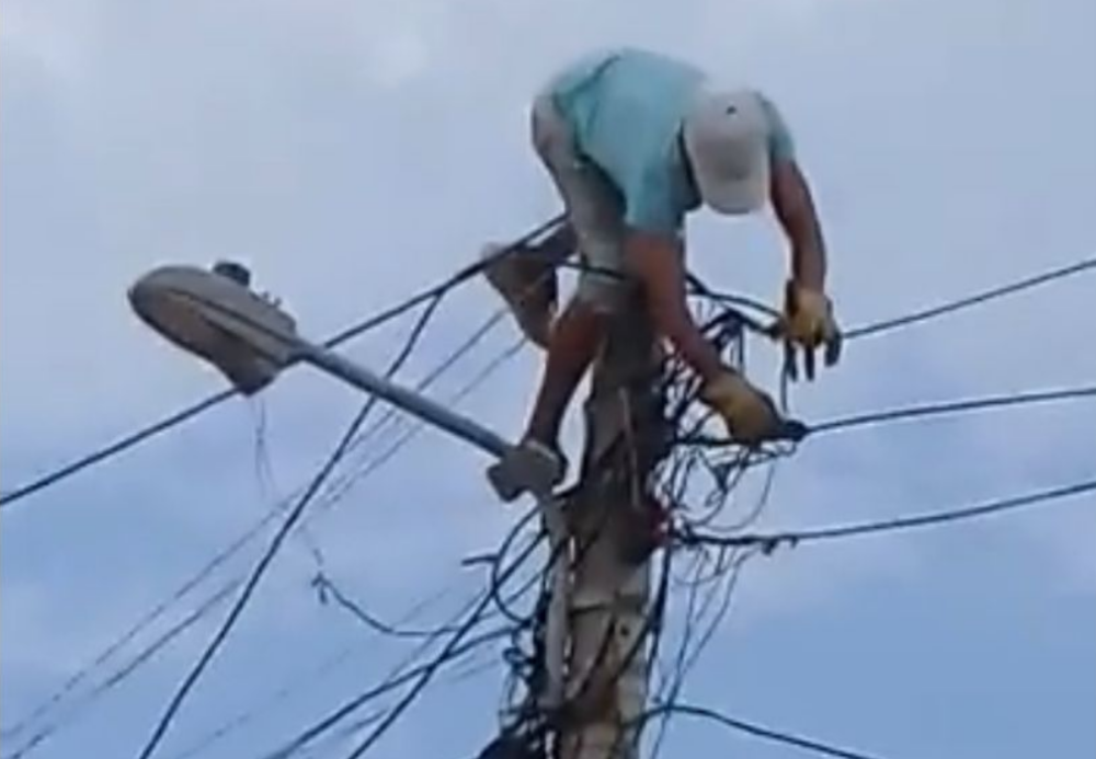 CNEL VIDAL: Un joven recibió una fuerte descarga eléctrica por estar, presuntamente, robando cables