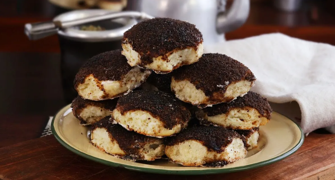 Fiesta de la torta negra en General Lavalle: La panadería que la originó y dónde alojarse para pasar el fin de semana