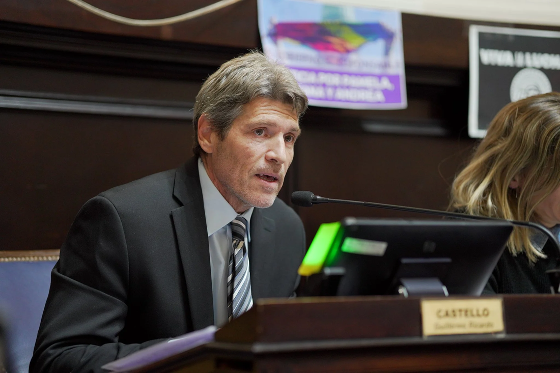 Castello denunció el «festival de tasas» en los municipios: desde impuestos a los pañales hasta las baterías de autos