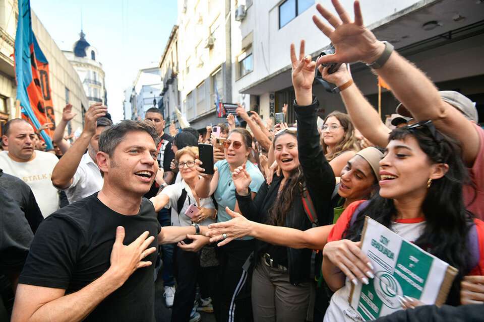 Kicillof llega a Mar Chiquita para un plenario multitudinario