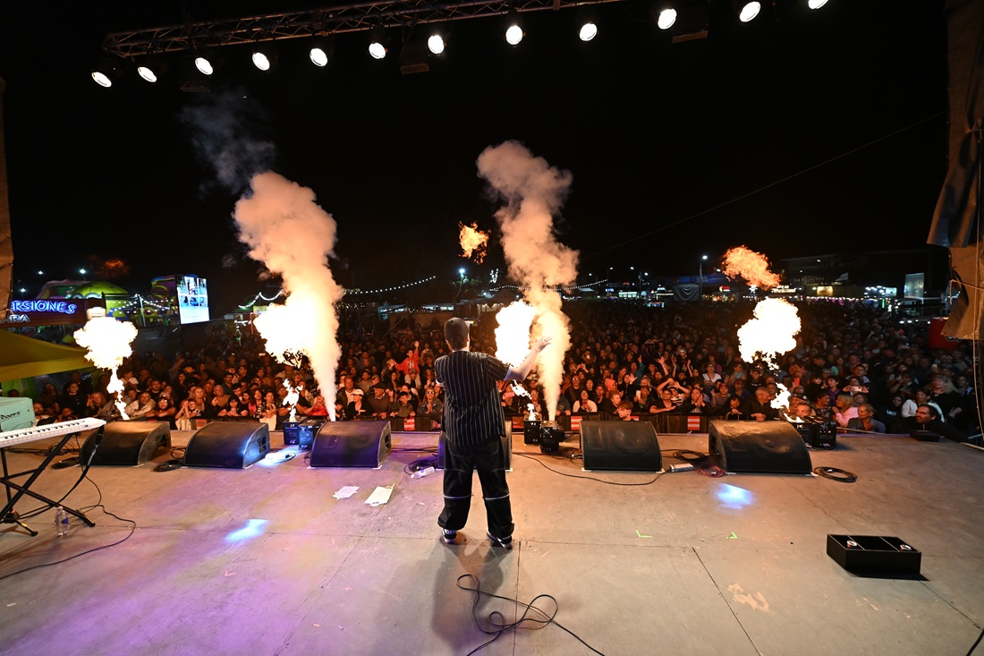 Cumpleaños de Santa Clara: desfile, reconocimientos, torta gigante y presentación de Valentino Merlo