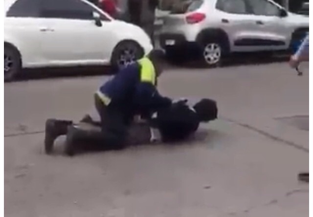 VIDEO Mar del Plata: un juez cuestionó el accionar policial y amenazó con hacerlos echar mientras hacían su trabajo en la vía pubica
