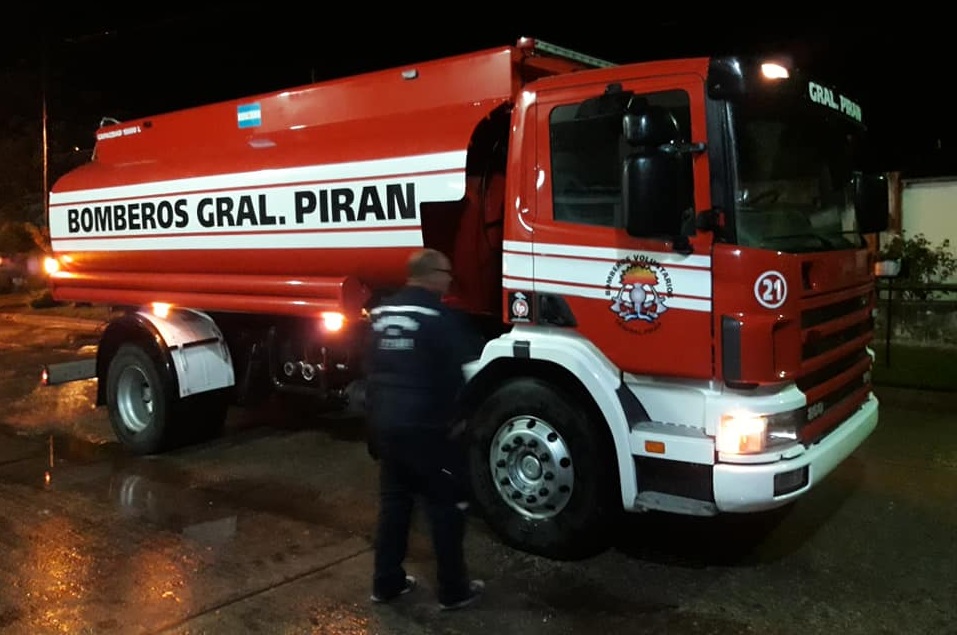 Los Bomberos de General Piran adquirieron un nuevo camión Scania con cisterna