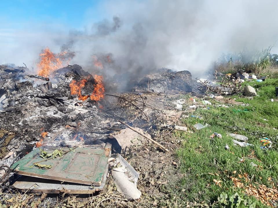 Los concejales de Unidad Ciudadana denunciaron la quema de bidones con agrotoxicos en el basural de Vivoratá