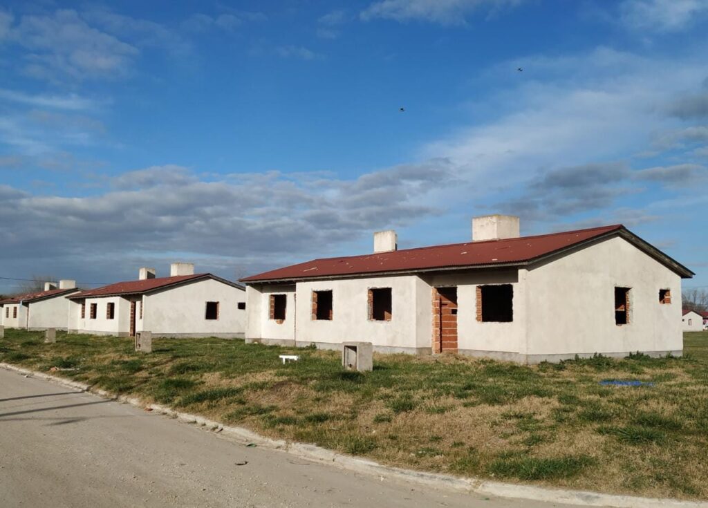 Tras la gestión de Jorge Paredi, Nación anticipó fondos y se reactivan las 112 viviendas en Coronel Vidal y Vivoratá