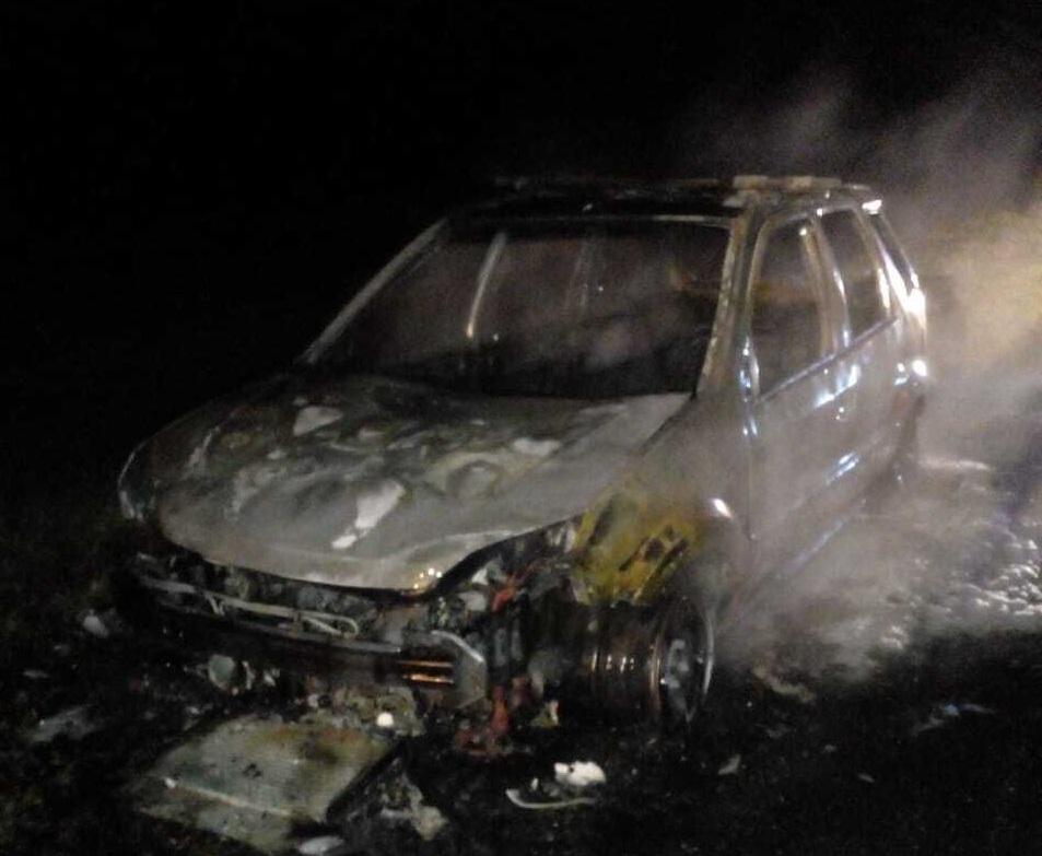 AUTOVIA 2: Bomberos de Coronel Vidal asistieron al incendio de un vehículo
