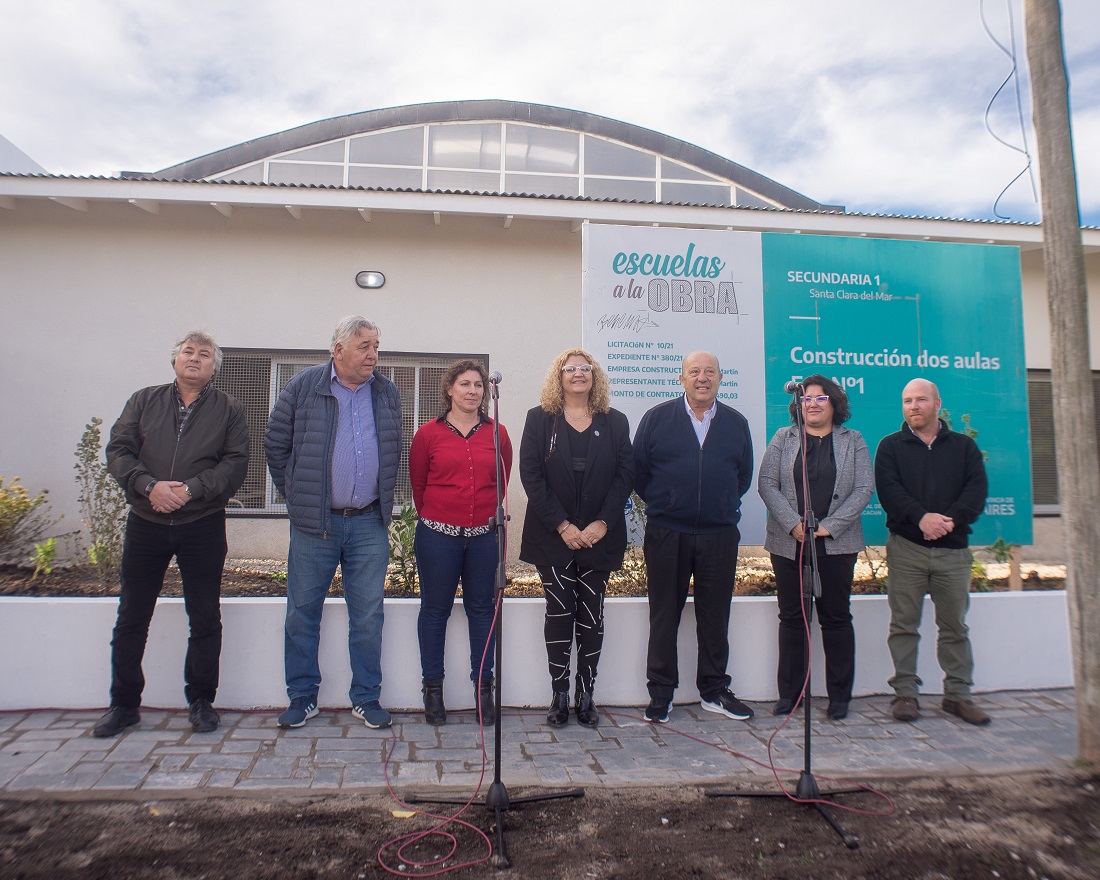 El intendente Paredi y la subsecretaria Claudia Bracchi inauguraron las nuevas aulas de la Escuela Secundaria N° 1 de Santa Clara del Mar