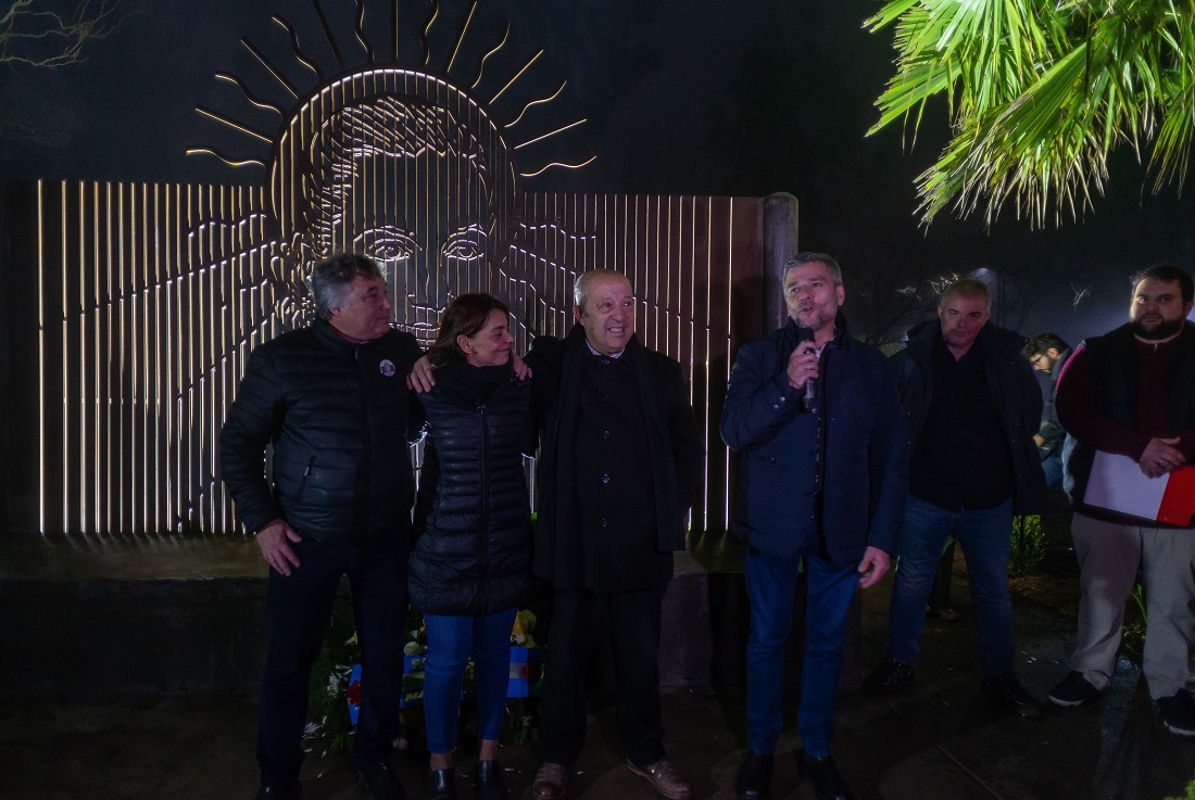 En Mar Chiquita, el intendente Paredi y el ministro Zabaleta dejaron inaugurada la Plaza Evita a 70 años de su paso a la inmortalidad