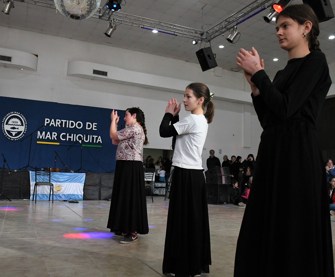 Niños y niñas de diversas agrupaciones marchiquitenses protagonizaron el primer Encuentro de Infancias Folklóricas