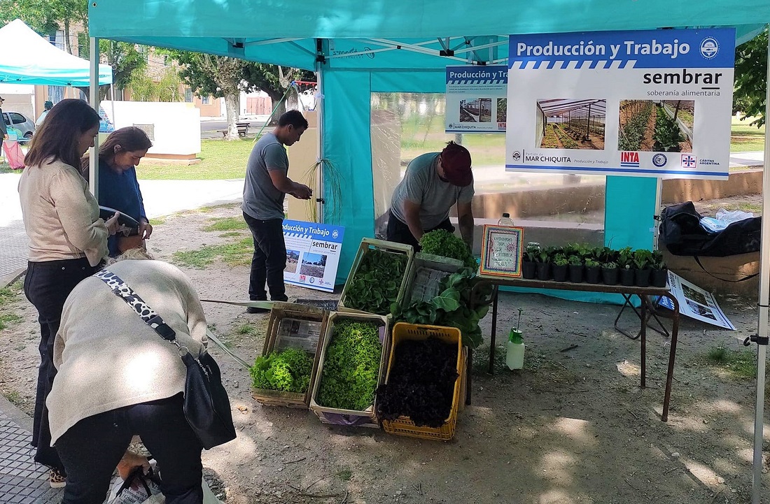 Sembrar: vecinos y vecinas pudieron acceder a productos agroecológicos en Coronel Vidal