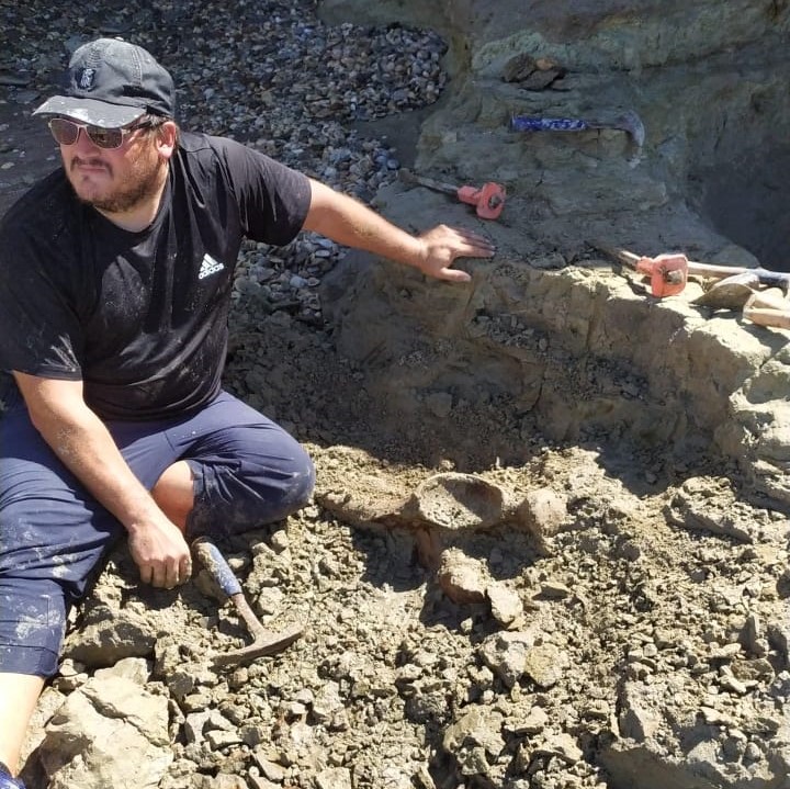 Matías Taglioretti: «Cada día que pasa sin defensa costera en Camet Norte se pierden grandes cantidades de restos paleontológicos»