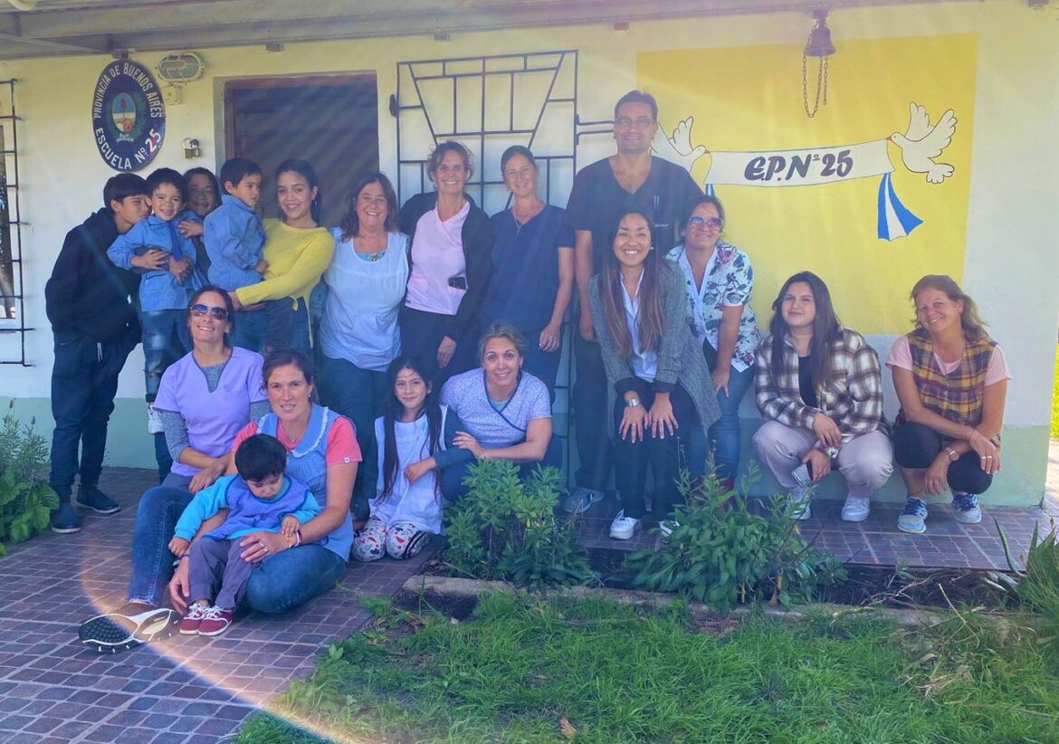 Controles y vacunación a alumnos y familias del JIRIMM N°8 en el paraje Loma Verde