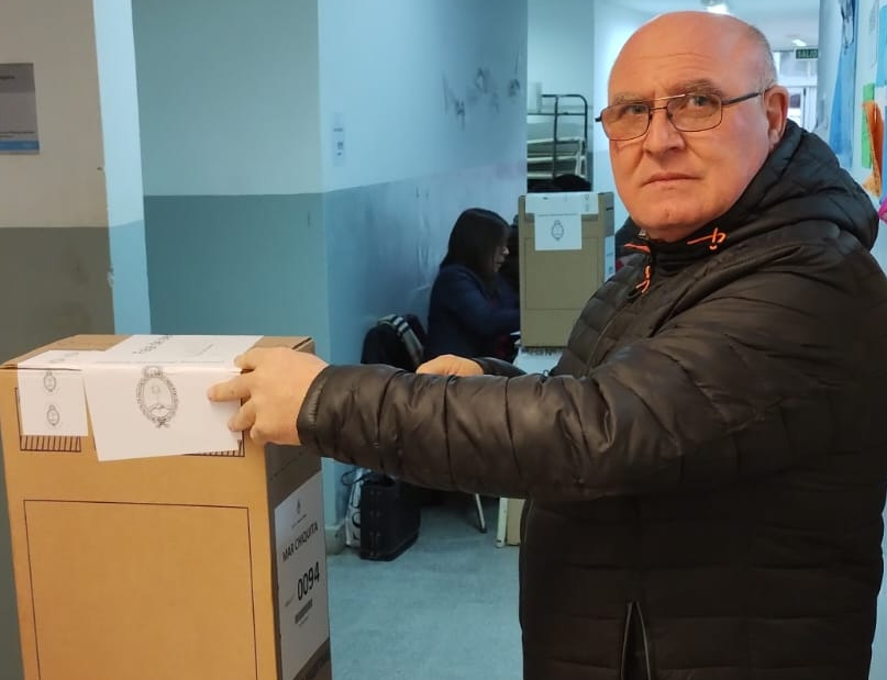 Ruggiero votó en la costa norte a la espera de la interna de Juntos por el Cambio