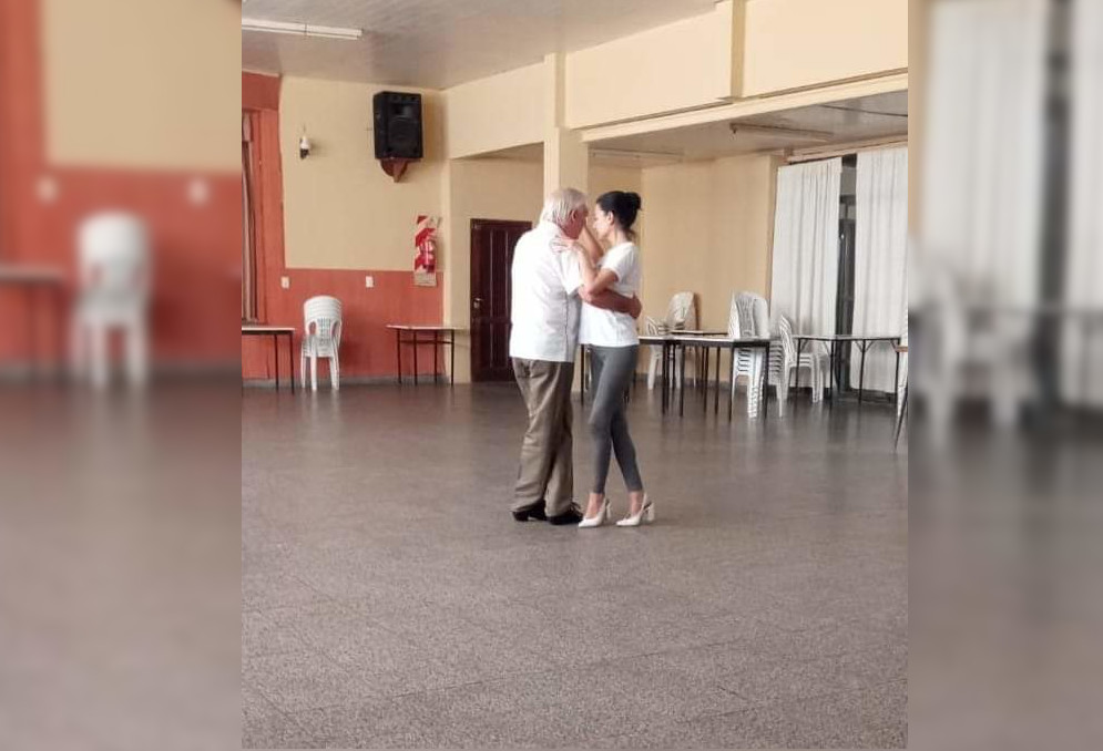 Las clases de tango de “Pepe” Bibbo volvieron al Centro de Jubilados de Coronel Vidal