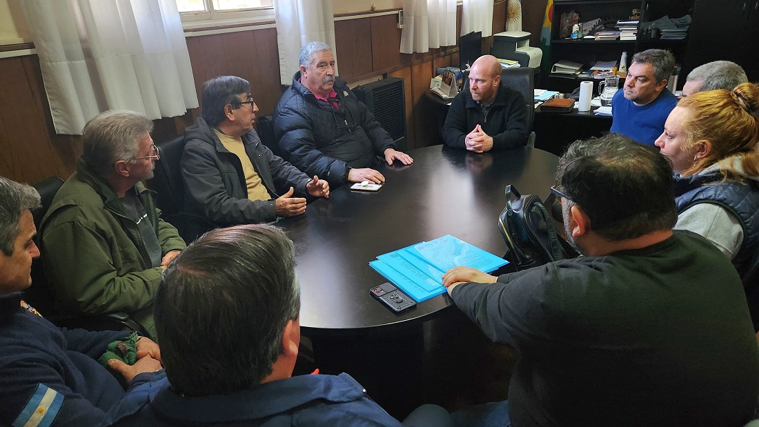 Positiva reunión de Wischnivetzky con Bomberos Voluntarios de Mar Chiquita