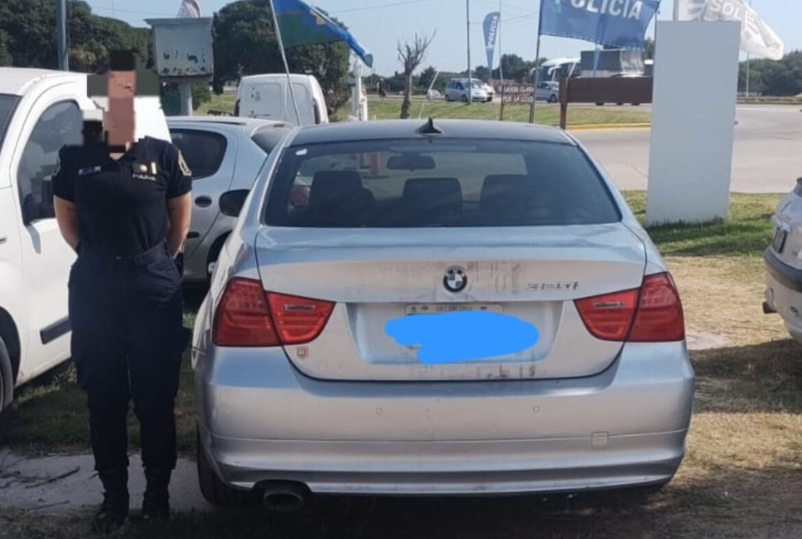 Un auto de alta gama con secuestro activo fue hallado en Santa Clara del Mar