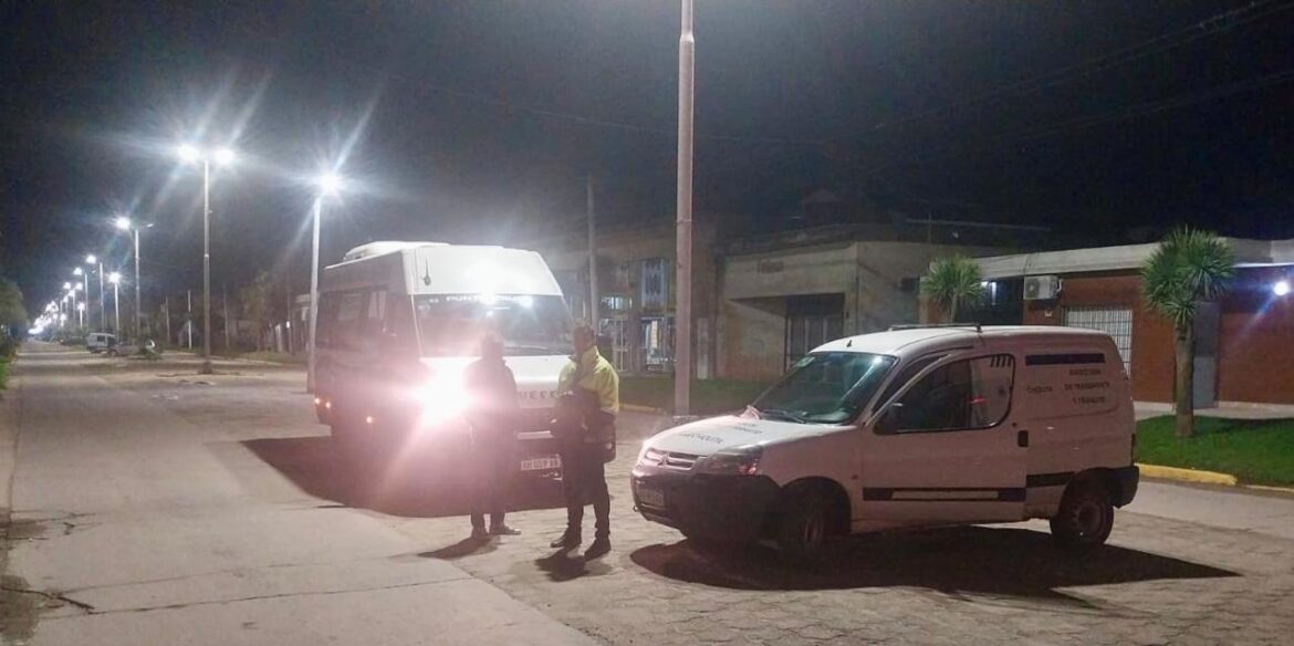 Mar Chiquita: se implementa un servicio de combis gratuitas en días de lluvia para garantizar el transporte en Camet Norte